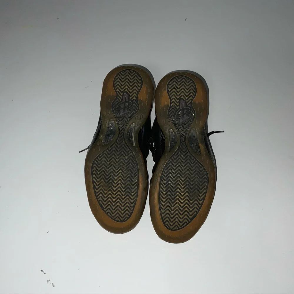 Nike Black and Purple Athletic Shoes - Picture 4 of 5